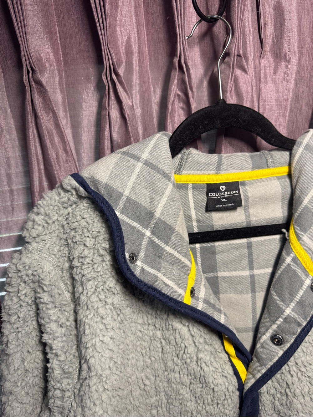 Colosseum University of Michigan Light Gray Sherpa Fleece - Picture 2 of 6